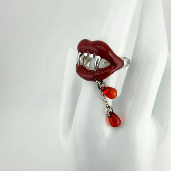 Red Vampire Mouth Lip Fangs Ring with Crystal Dripping Blood Silver Toned Ring - Picture 1 of 8